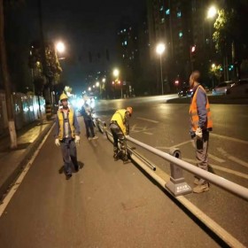 道路中央隔離欄桿 城市道路中央隔離護欄生產(chǎn)廠家