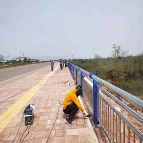 成都橋梁不銹鋼復合管護欄 批發公路防撞護欄