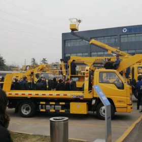 四川高空作業車租賃公司 路燈車出租 曲臂式高空作業車