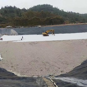 四川沼氣池專用天然鈉基膨潤土防水毯  垃圾填埋場專用天然鈉基膨潤土防水毯  GCL防水毯