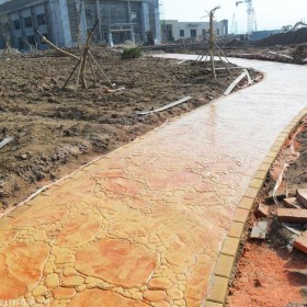 重慶涪陵區(qū)壓花地坪  水泥壓膜地坪 壓模混凝土地面 水泥壓花材料 彩色壓花地坪材料廠家  藝術(shù)壓花地坪施工單價(jià)壓花地坪材料 廠家批發(fā)壓花材料免費(fèi)送貨到工地